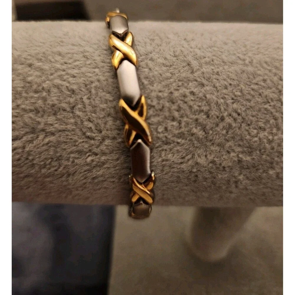 Two Tone XOXO Criss Cross Bracelet 7 In. - Picture 1 of 4